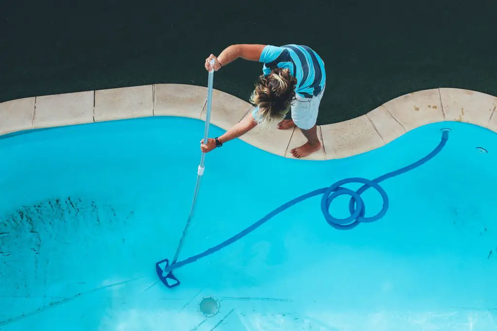 How to Clean a Pool