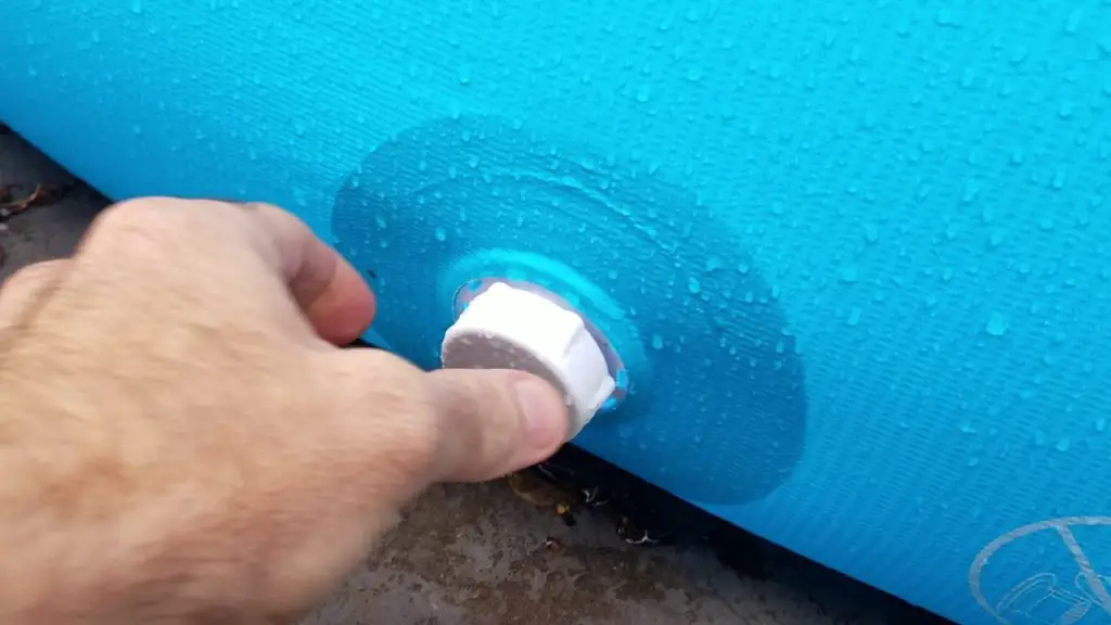 How to Drain Bestway Pool With a Hose