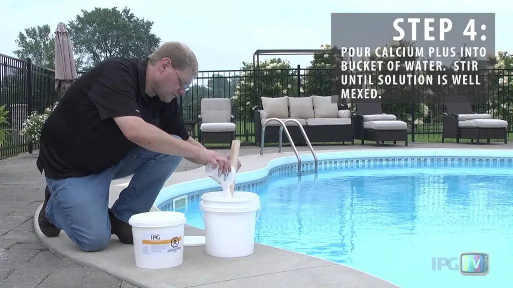 How to Add Calcium Hardness to a Pool