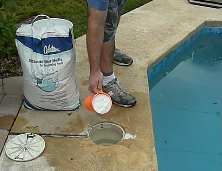 How to Add De to a Pool Filter