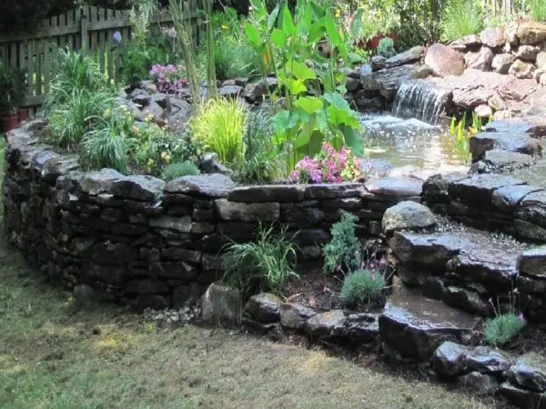 How to Build a Retaining Wall for a Pond